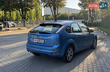 Хэтчбек Ford Focus 2010 в 