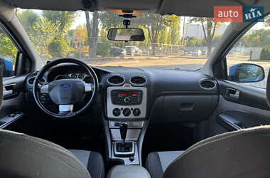 Хэтчбек Ford Focus 2010 в 