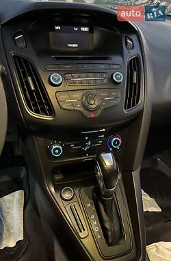 Хэтчбек Ford Focus 2015 в 