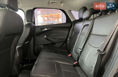 Хэтчбек Ford Focus 2012 в 