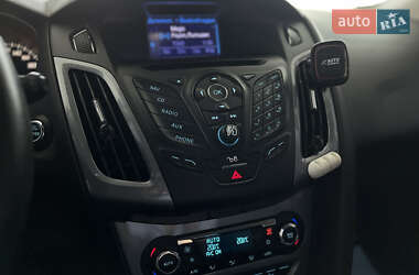 Хэтчбек Ford Focus 2012 в 