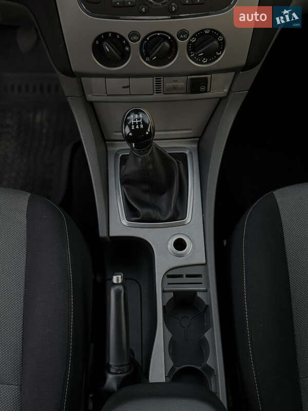 Хэтчбек Ford Focus 2010 в Киеве фото 12 Хэтчбек Ford Focus 2010 в Киеве
