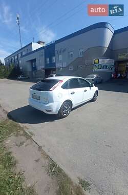 Хэтчбек Ford Focus 2011 в 