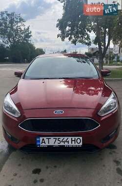 Хэтчбек Ford Focus 2015 в 