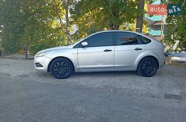 Хэтчбек Ford Focus 2011 в 