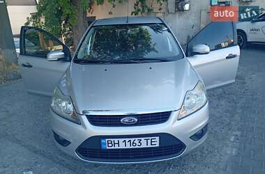 Хэтчбек Ford Focus 2011 в 