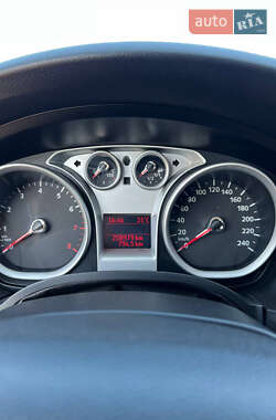 Хэтчбек Ford Focus 2010 в 