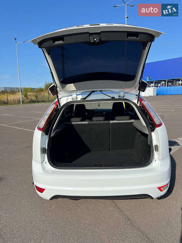 Хэтчбек Ford Focus 2010 в Ровно