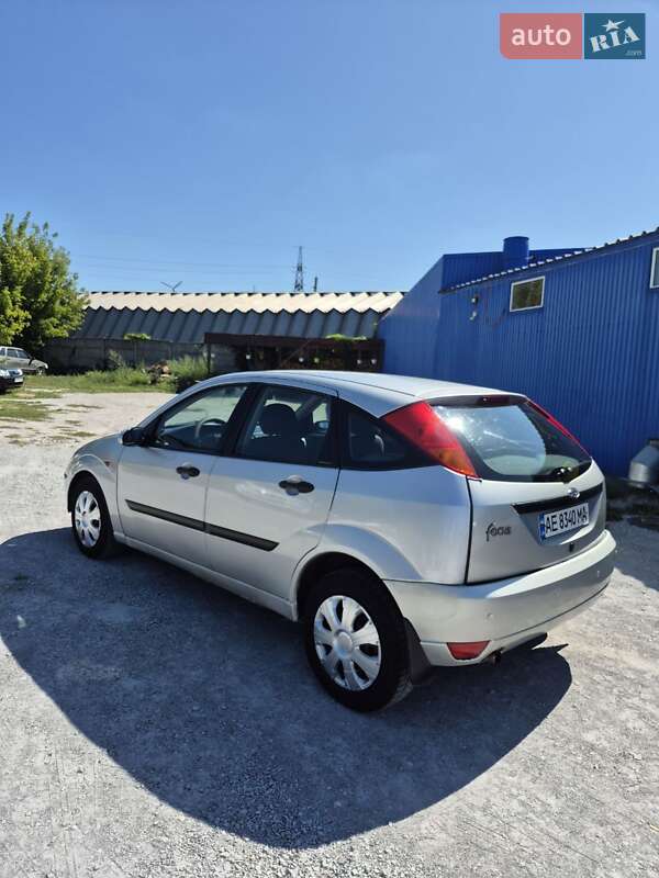 Хэтчбек Ford Focus 2002 в 