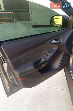 Хэтчбек Ford Focus 2013 в 