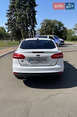 Седан Ford Focus 2015 в 