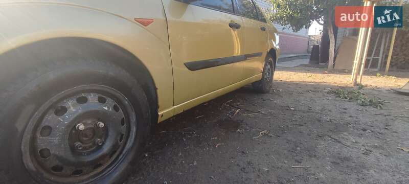 Седан Ford Focus 2000 в Хмельнике