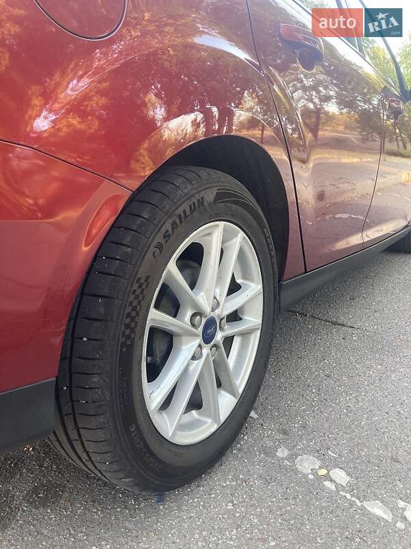 Седан Ford Focus 2015 в Кропивницком