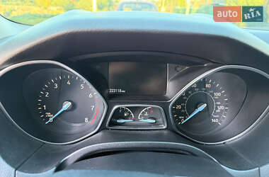 Седан Ford Focus 2015 в 