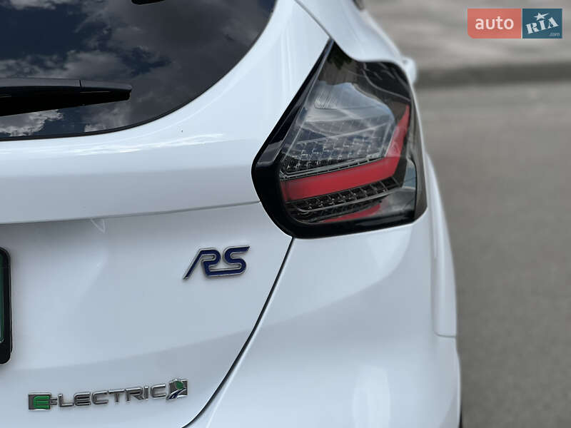 Хэтчбек Ford Focus 2018 в Киеве фото 18 Хэтчбек Ford Focus 2018 в Киеве