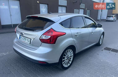 Хэтчбек Ford Focus 2011 в 