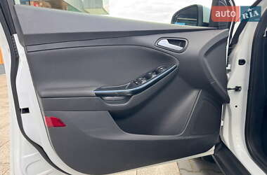 Хэтчбек Ford Focus 2013 в 
