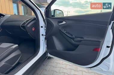 Хэтчбек Ford Focus 2013 в 