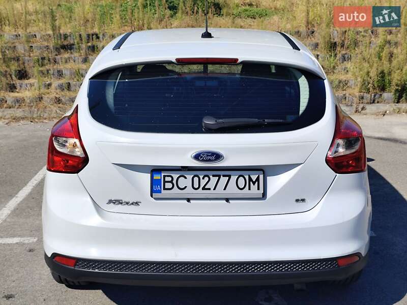 Хэтчбек Ford Focus 2014 в Киеве