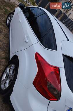 Хэтчбек Ford Focus 2013 в 
