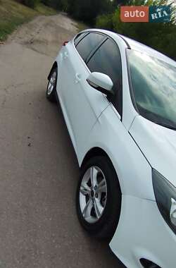 Хэтчбек Ford Focus 2013 в 