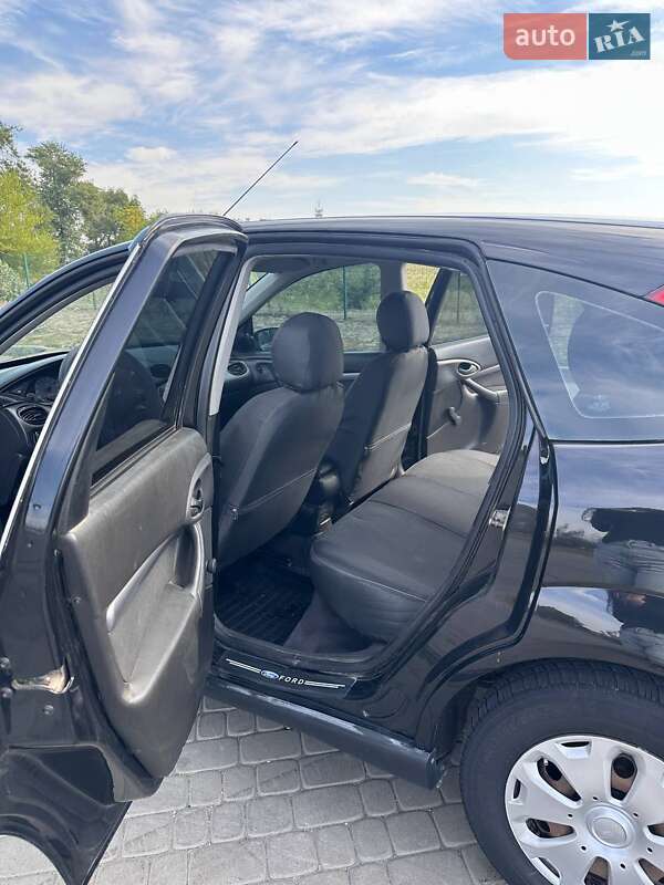 Хэтчбек Ford Focus 2000 в Новомосковске