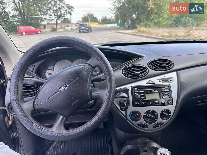 Хэтчбек Ford Focus 2000 в Новомосковске
