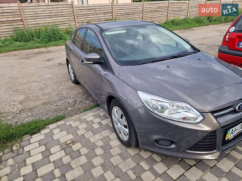 Седан Ford Focus 2013 в Киеве фото 5 Седан Ford Focus 2013 в Киеве