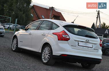 Хэтчбек Ford Focus 2013 в 