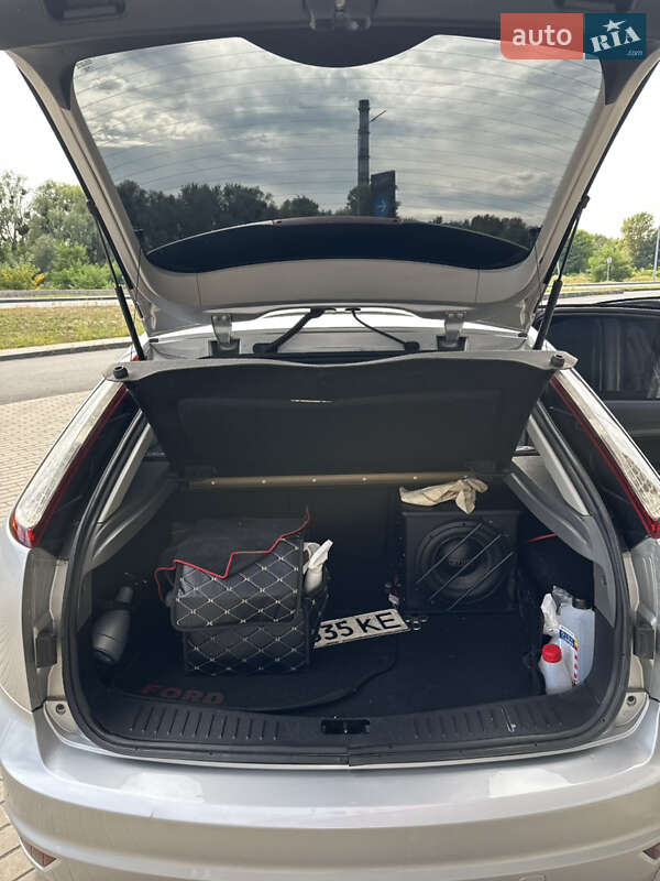 Хэтчбек Ford Focus 2010 в Киеве фото 16 Хэтчбек Ford Focus 2010 в Киеве