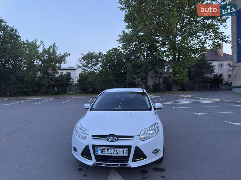 Хэтчбек Ford Focus 2014 в 