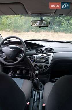 Хэтчбек Ford Focus 2003 в 