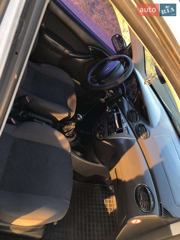 Универсал Ford Focus 2003 в Корсуне-Шевченковском фото 17 Универсал Ford Focus 2003 в Корсуне-Шевченковском
