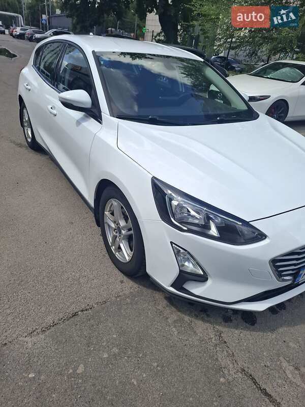 Хэтчбек Ford Focus 2019 в 