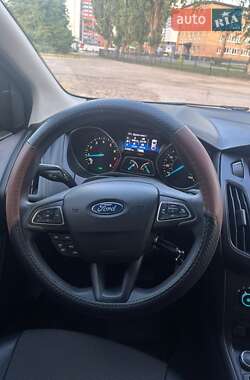 Седан Ford Focus 2016 в 