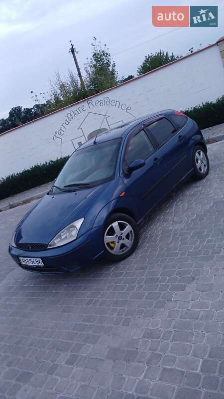 Хэтчбек Ford Focus 2000 в 
