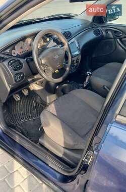 Хэтчбек Ford Focus 2000 в 