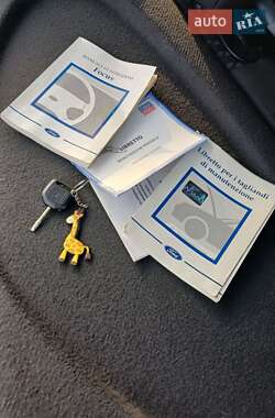 Хэтчбек Ford Focus 2000 в 