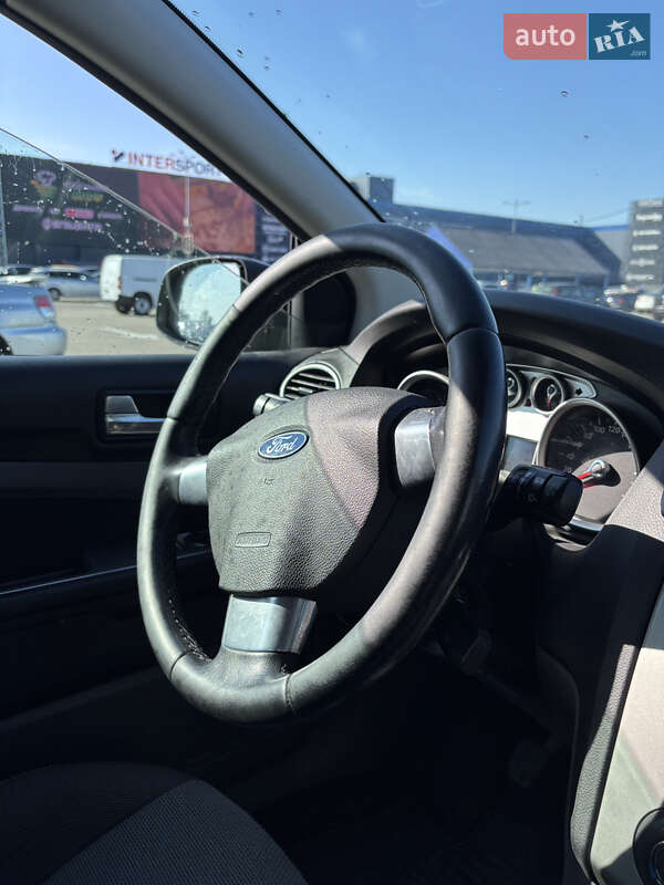 Хэтчбек Ford Focus 2010 в Рокитном