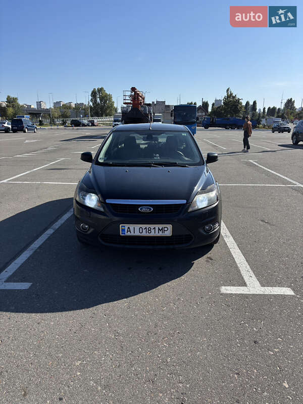 Хэтчбек Ford Focus 2010 в Рокитном