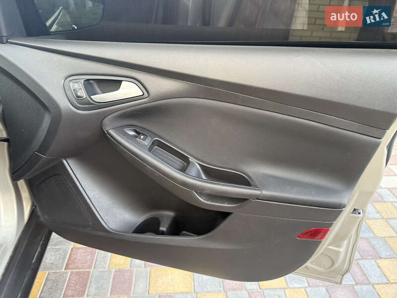 Хэтчбек Ford Focus 2015 в Днепре
