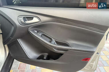 Хэтчбек Ford Focus 2015 в 