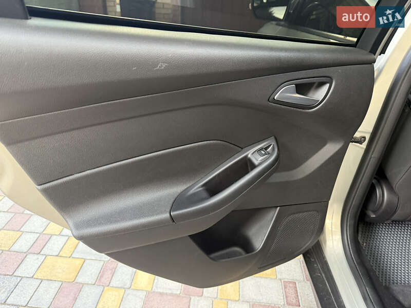 Хэтчбек Ford Focus 2015 в Днепре