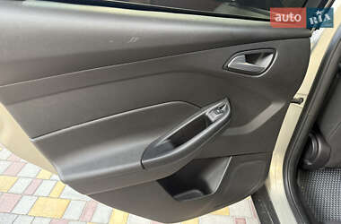 Хэтчбек Ford Focus 2015 в 