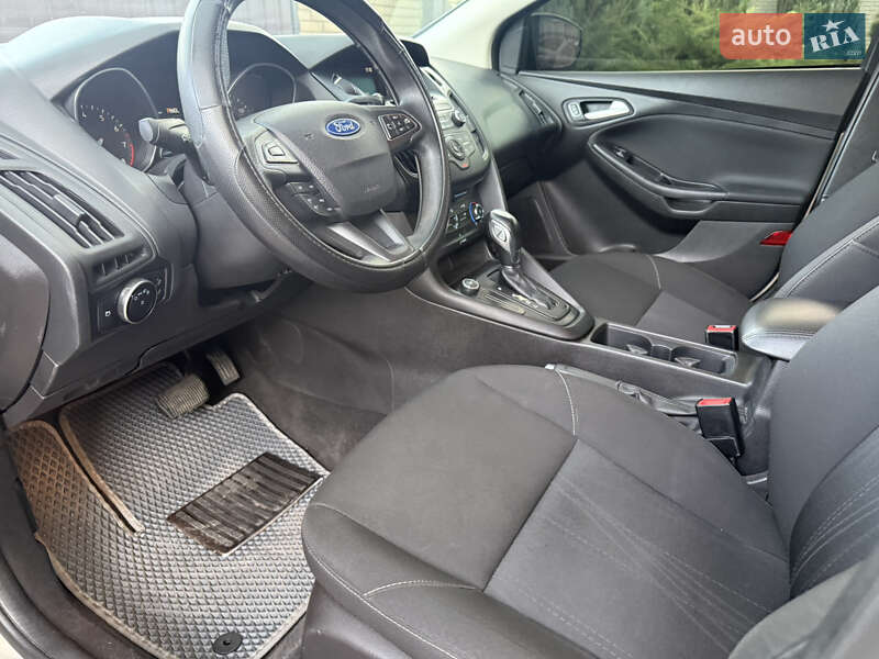 Хэтчбек Ford Focus 2015 в Днепре