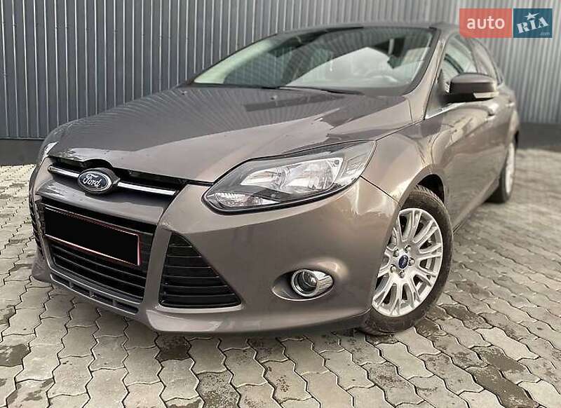 Хэтчбек Ford Focus 2011 в 