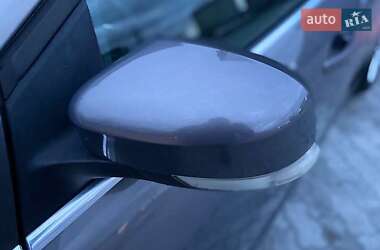 Хэтчбек Ford Focus 2011 в 