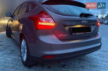 Хэтчбек Ford Focus 2011 в 