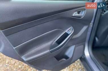 Хэтчбек Ford Focus 2011 в 