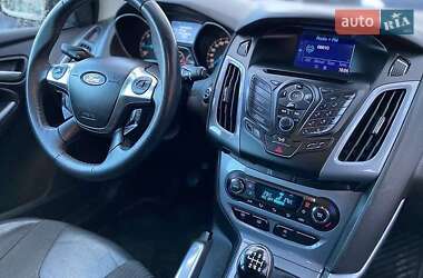 Хэтчбек Ford Focus 2011 в 